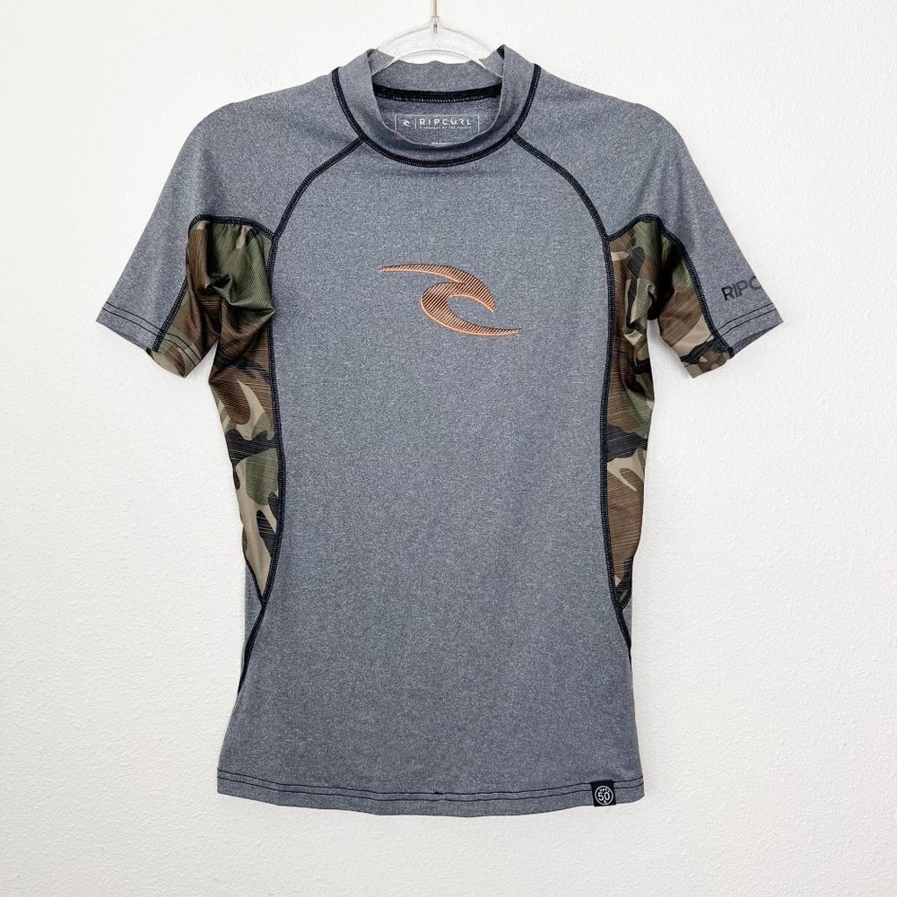 Rip Curl Mens Small Performance Fit UV Tee Rash Guard Gray Camo Short Sleeve